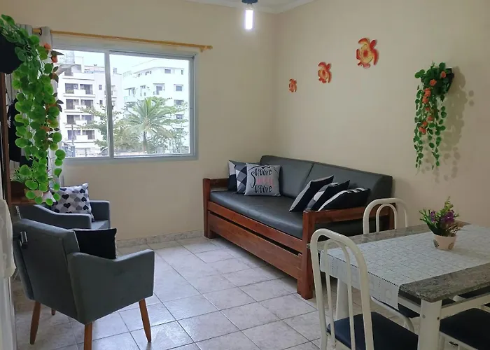 Apartamento Guarujá 5 minutos da praia do Canto Tortuga com Wi-fi prox ao restaurante Rufino's